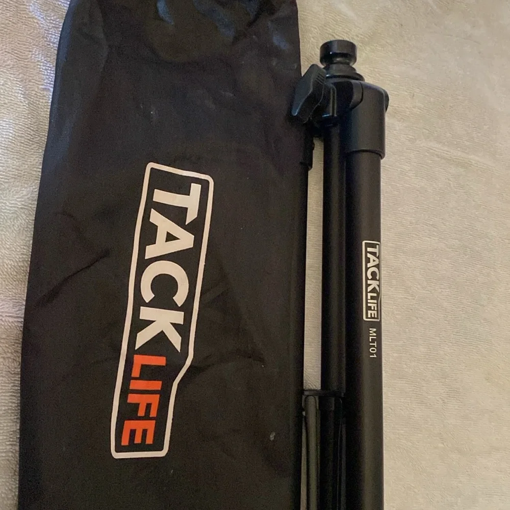Tacklife tripod MLT01 with bag. Easy open all black